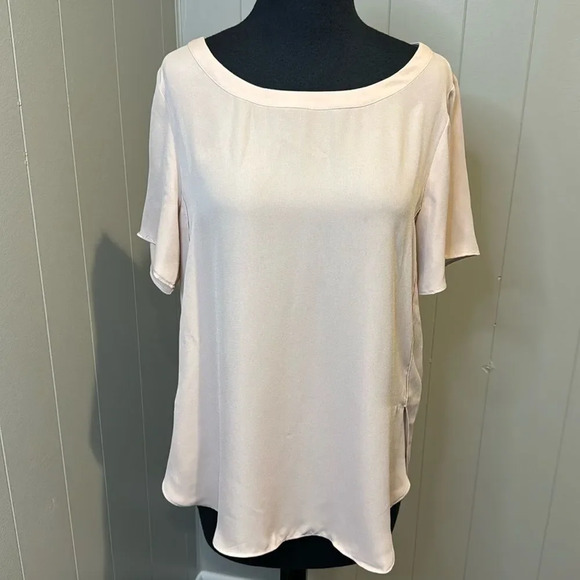 Banana Republic fresco rose crepe crewneck short sleeve reverse seam flowy top. - Picture 1 of 3